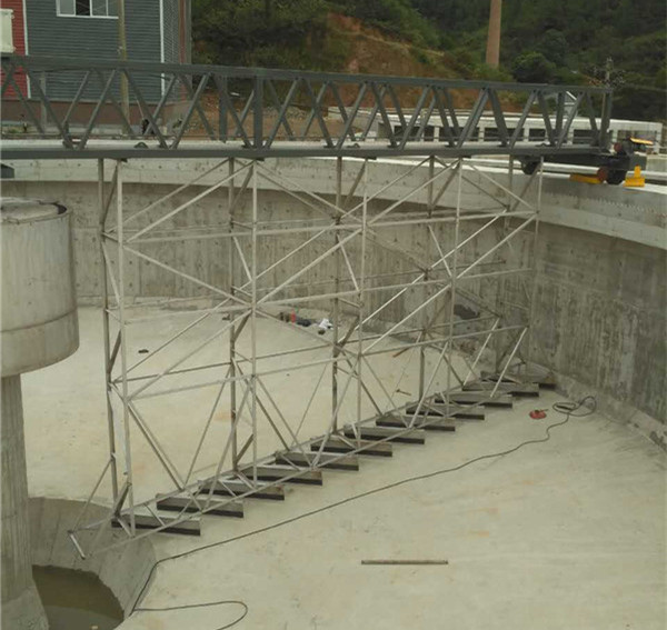 半橋式周邊傳動(dòng)刮泥機(jī) 半橋式周邊傳動(dòng)刮泥機(jī)