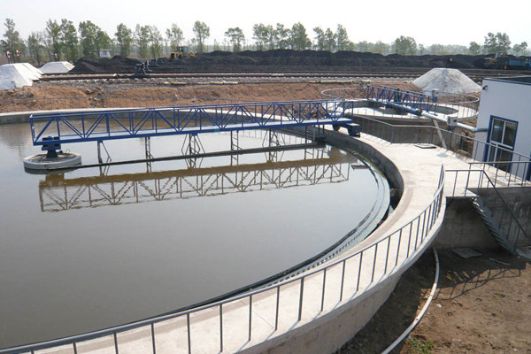 懸掛式刮泥機(jī) 懸掛式刮泥機(jī)